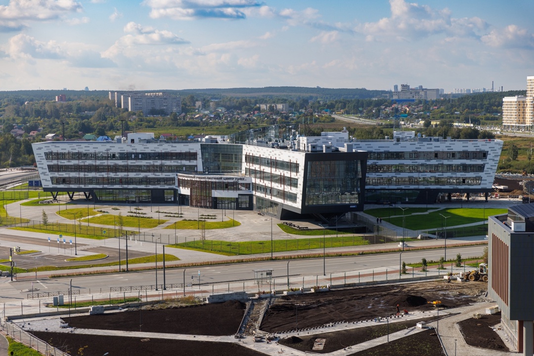 На площадке второй очереди реализации кампуса Уральского федерального университета (УрФУ) в Екатеринбурге завершаются строительно-монтажные работы