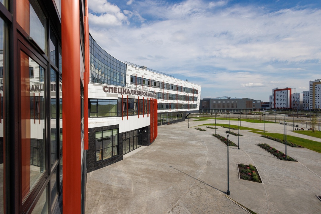 На площадке второй очереди реализации кампуса Уральского федерального университета (УрФУ) в Екатеринбурге завершаются строительно-монтажные работы