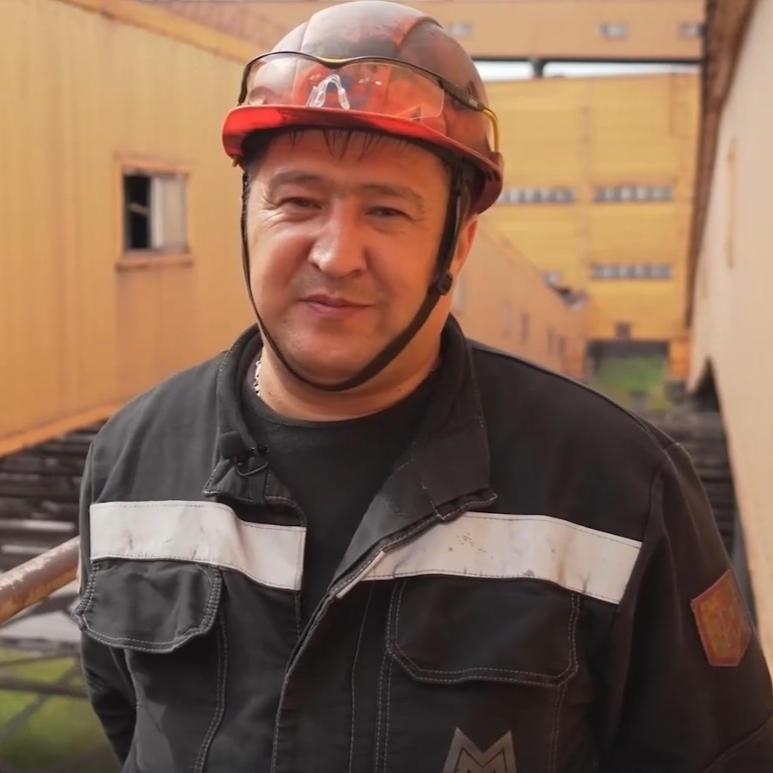 Работа с максимальной отдачей Машинист смесительных барабанов пятой аглофабрики ММК Руслан Кушукбаев признан одним из лучших работников месяца