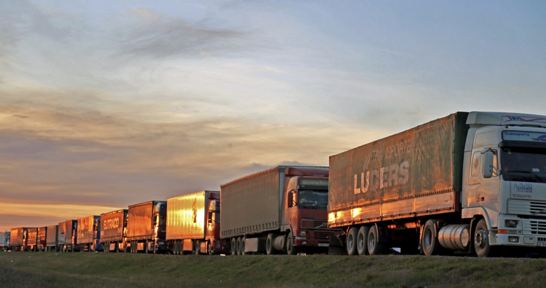 В России разрабатывается концепция введения платы за проезд грузовиков максимальной разрешенной массой свыше 12 т по региональным и муниципальным дорогам,…