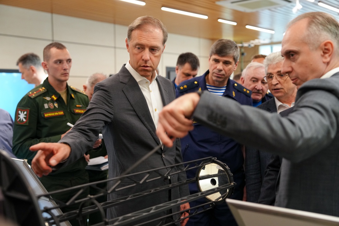 Денис Мантуров провел стратсессию по совершенствованию систем технического зрения вооружения в технополисе «Эра».