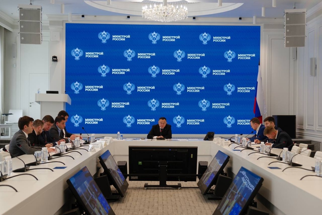 Глава Минстроя России Ирек Файзулин провел совещание по вопросу развития федеральной территории «Сириус»