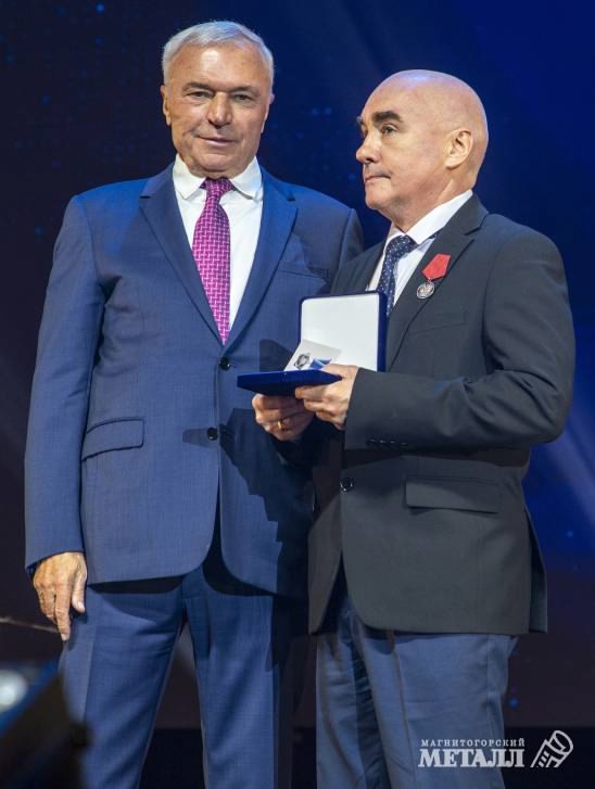 Он пришёл на завод в 1987-м и остался здесь навсегда.