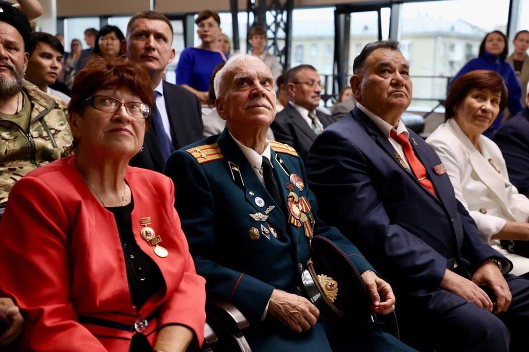 Магнитка теперь на марке! Филателисты ждали этого момента давно — и вот он настал: у Магнитогорска появилась собственная почтовая марка!