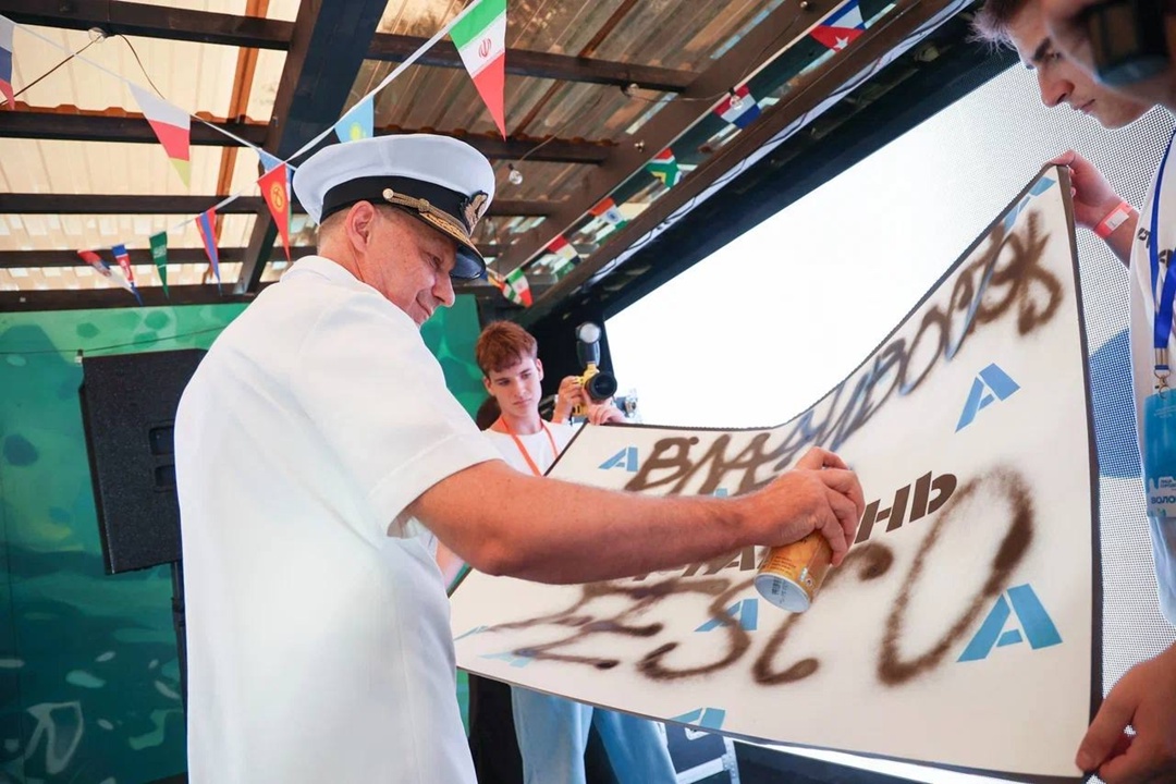 Что объединяет кино, контейнеры и уличных художников? — «Арт-гавань» с FESCO!