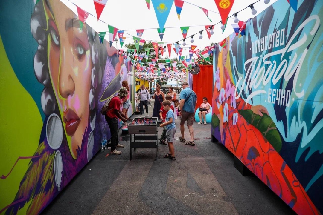 Что объединяет кино, контейнеры и уличных художников? — «Арт-гавань» с FESCO!