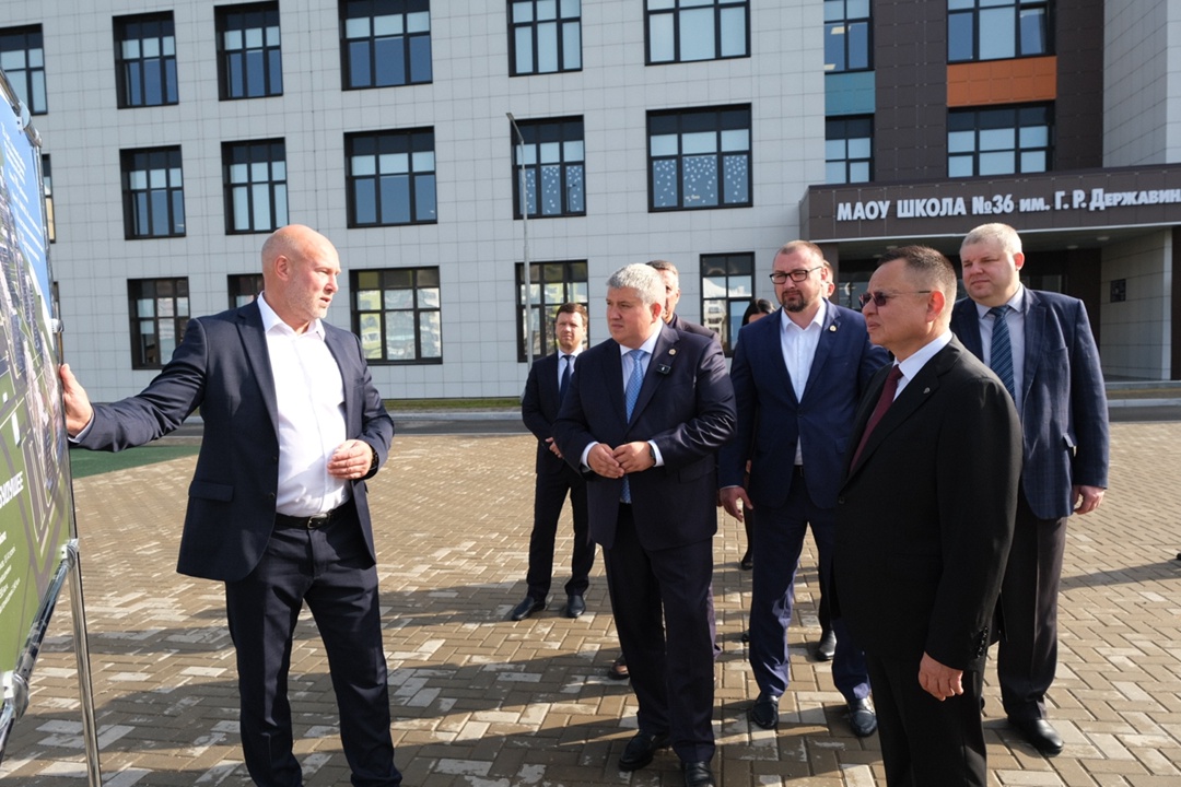 Министр строительства и ЖКХ Ирек Файзуллин совершил рабочую поездку в Новгородскую область.