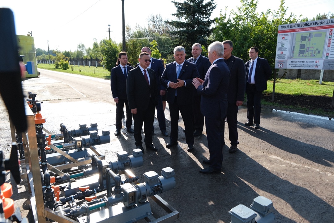 Министр строительства и ЖКХ Ирек Файзуллин совершил рабочую поездку в Новгородскую область.