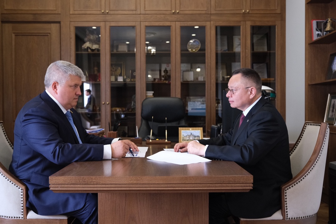 Министр строительства и ЖКХ Ирек Файзуллин совершил рабочую поездку в Новгородскую область.