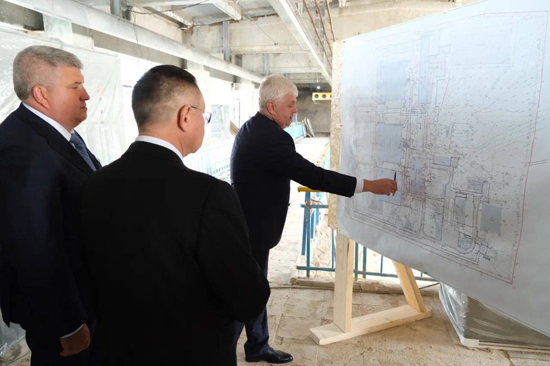 Глава Минстроя России Ирек Файзулин оценил ход работ по реконструкции системы водоснабжения Великого Новгорода