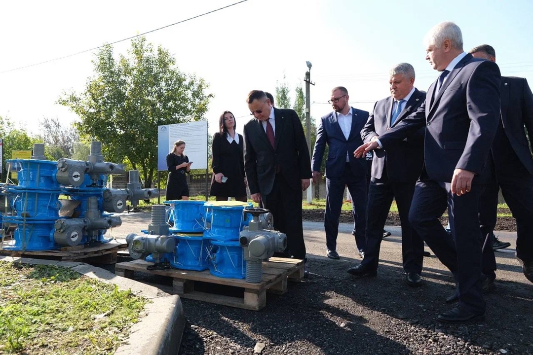 Глава Минстроя России Ирек Файзулин оценил ход работ по реконструкции системы водоснабжения Великого Новгорода