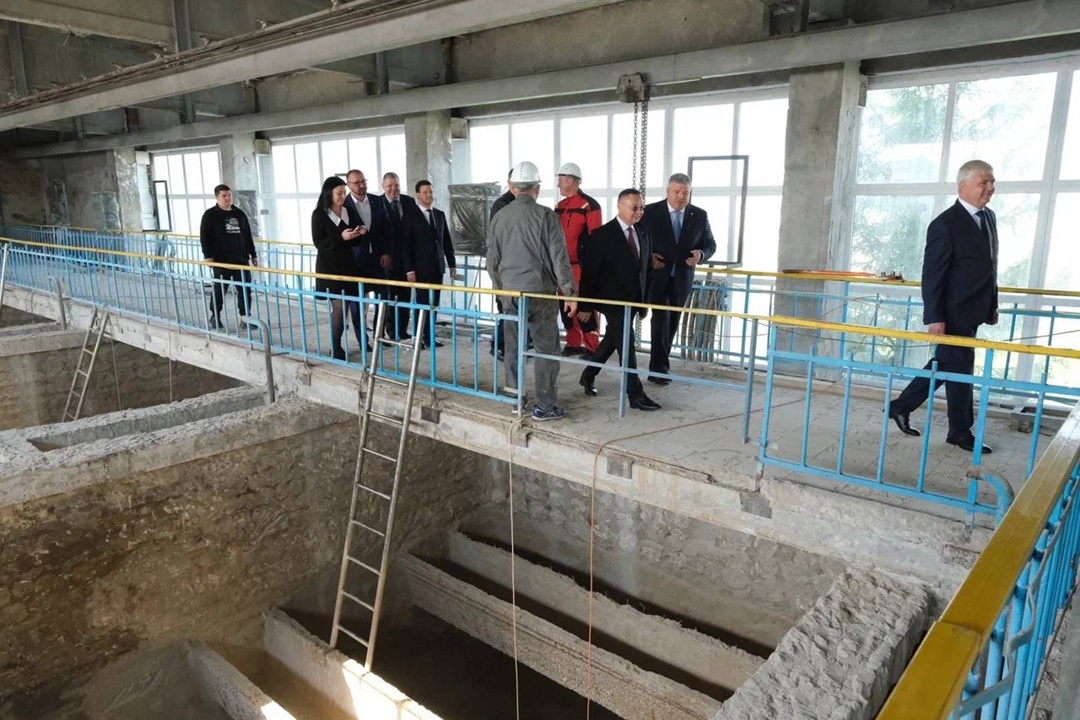 Глава Минстроя России Ирек Файзулин оценил ход работ по реконструкции системы водоснабжения Великого Новгорода