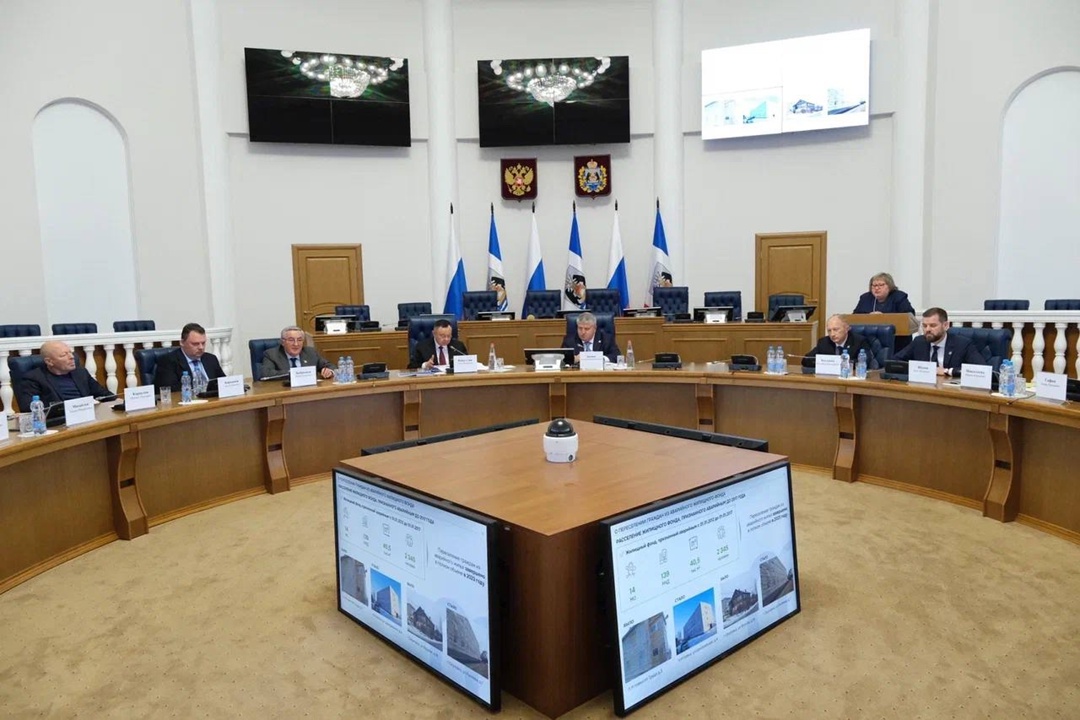 Глава Минстроя России Ирек Файзуллин и врио Губернатора Александр Дронов провели совещание по вопросам развития строительной отрасли и ЖКХ Новгородской области