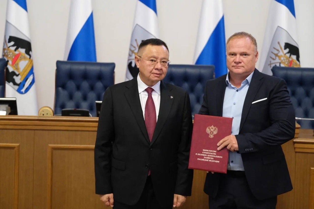 Глава Минстроя России Ирек Файзуллин и врио Губернатора Александр Дронов провели совещание по вопросам развития строительной отрасли и ЖКХ Новгородской области