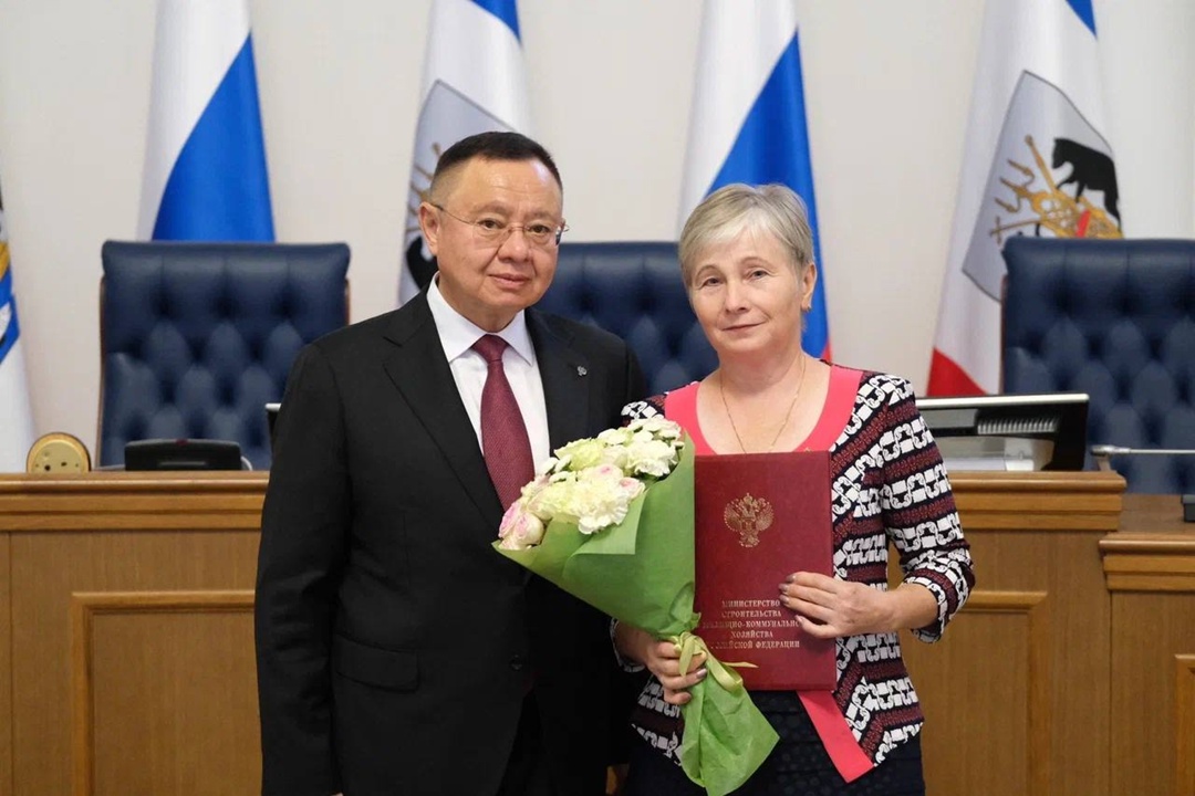 Глава Минстроя России Ирек Файзуллин и врио Губернатора Александр Дронов провели совещание по вопросам развития строительной отрасли и ЖКХ Новгородской области