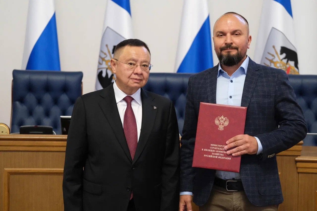 Глава Минстроя России Ирек Файзуллин и врио Губернатора Александр Дронов провели совещание по вопросам развития строительной отрасли и ЖКХ Новгородской области