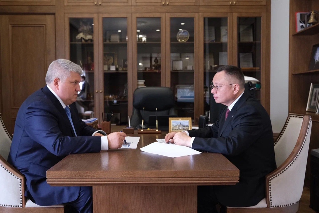 В Великом Новгороде состоялась рабочая встреча Главы Минстроя России Ирека Файзуллина с врио Губернатора Новгородской области Александром Дроновым