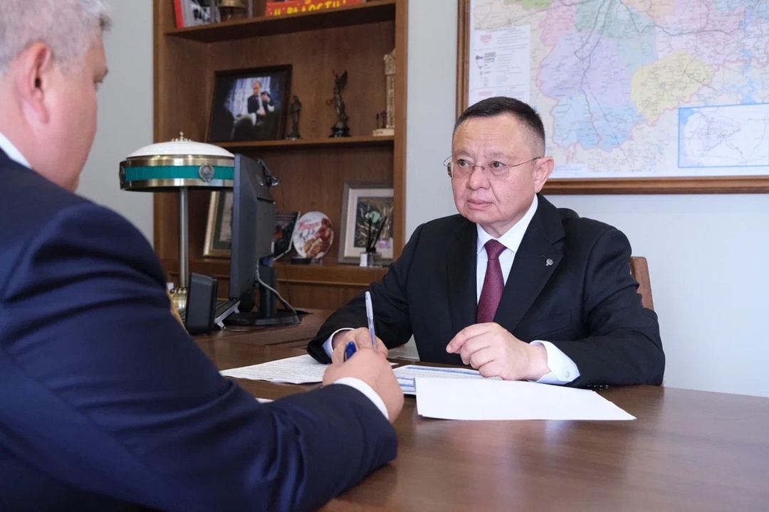 В Великом Новгороде состоялась рабочая встреча Главы Минстроя России Ирека Файзуллина с врио Губернатора Новгородской области Александром Дроновым