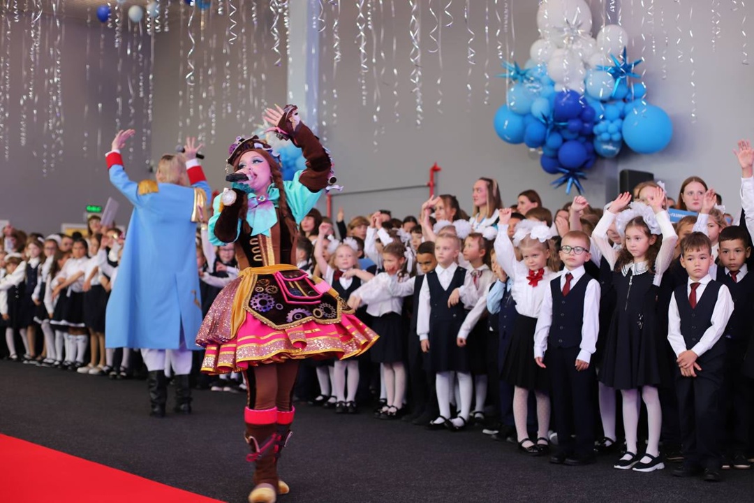 Уверенный старт: новый учебный год в «Газпром школе Свободный» начался для более 550 ребят