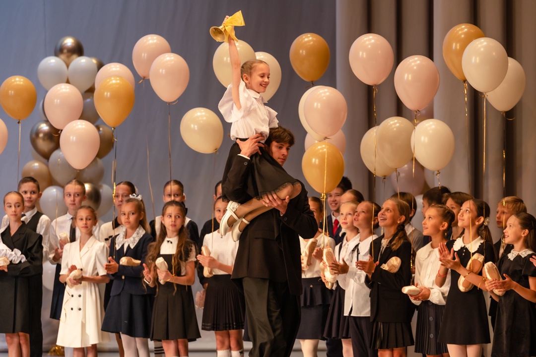 Татьяна Голикова поздравила воспитанников Московской государственной академии хореографии с началом нового учебного года.