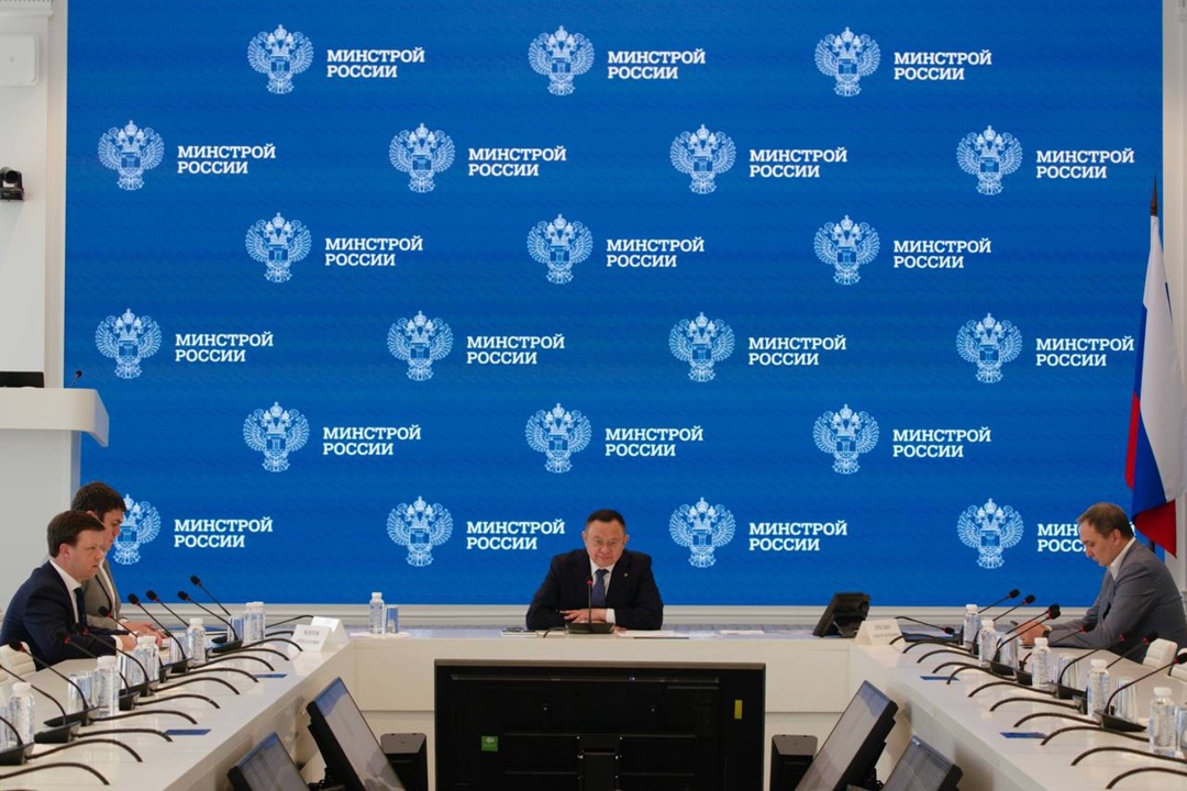 Министр строительства и ЖКХ РФ Ирек Файзуллин провел рабочее совещание по вопросу реализации объекта благоустройства Великого Новгорода – реконструкции площади…