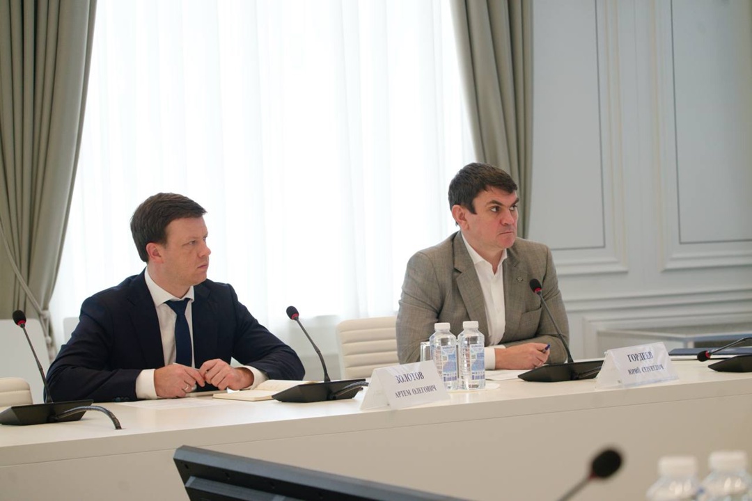 Министр строительства и ЖКХ РФ Ирек Файзуллин провел рабочее совещание по вопросу реализации объекта благоустройства Великого Новгорода – реконструкции площади…