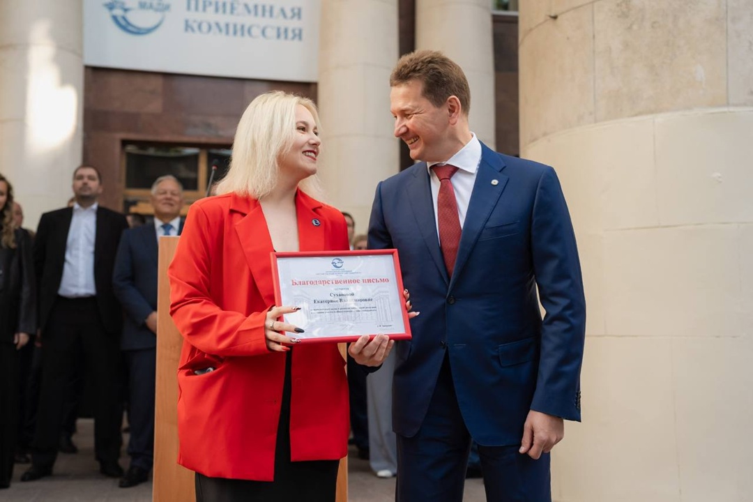 Команда Минтранса поздравила первокурсников и студентов с Днём Знаний