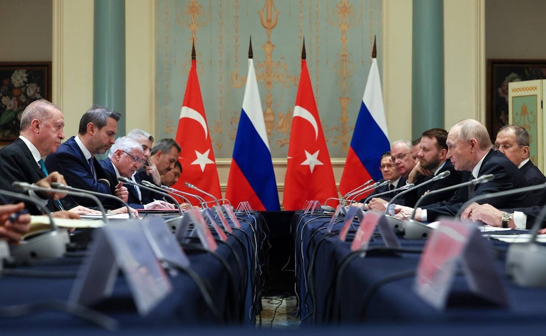 Глава Минтранса Андрей Никитин принял участие в серии двусторонних встреч Президента России Владимира Путина на полях ШОС