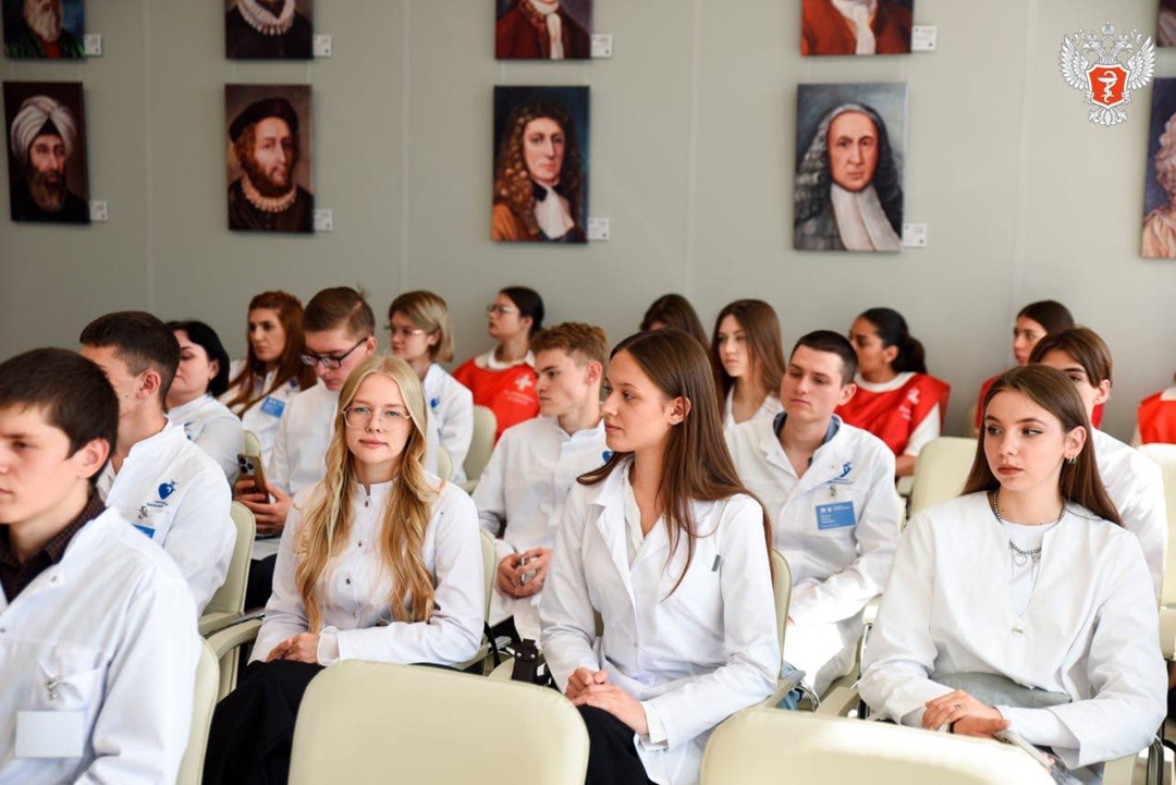 Михаил Мурашко: Для современной молодежи быть врачами — значит менять мир к лучшему, и это здорово!
