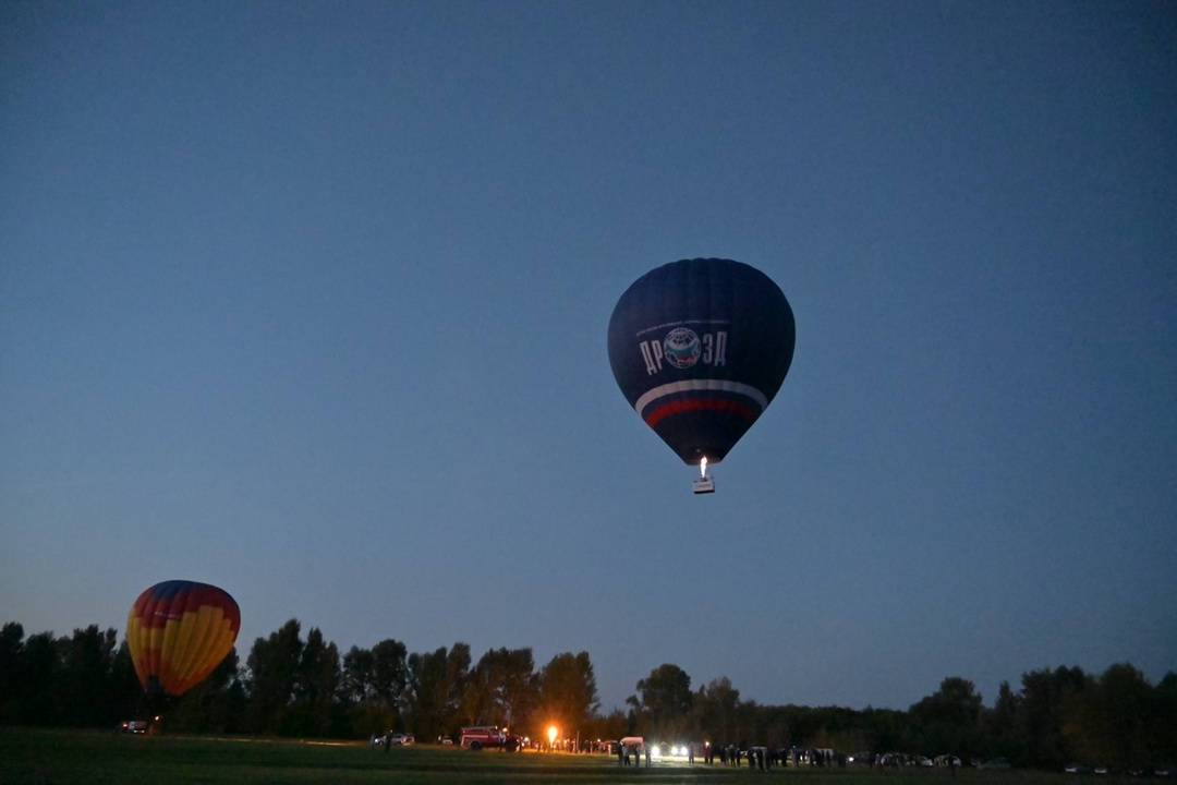 Федор Конюхов и Иван Меняйло на тепловом воздушном аэростате «ФосАгро-ДРОЗД» установили рекорд России по высоте полета