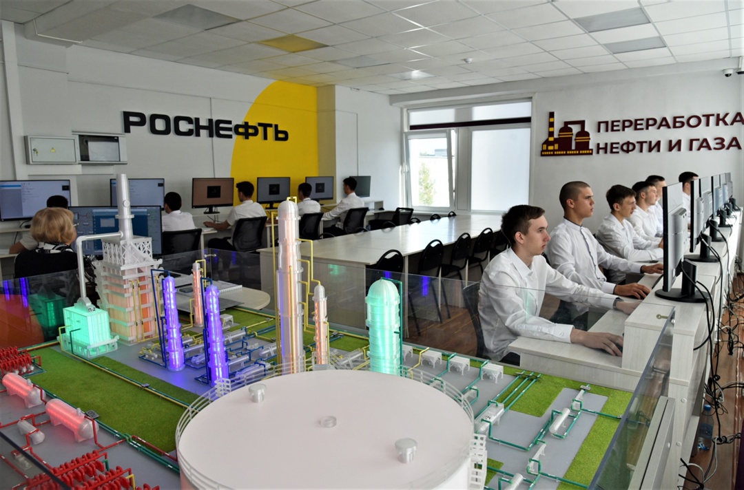 С Днём знаний! «Роснефть» поздравляет школьников и студентов, учителей и педагогов с Днём знаний!