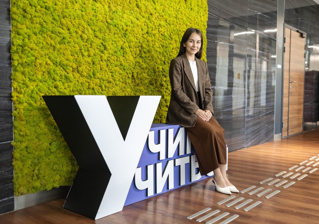 Сегодня первый день осени и День знаний, поэтому новую рабочую неделю мы начинаем с человеком, который бережно передаёт свои знания работникам Компании