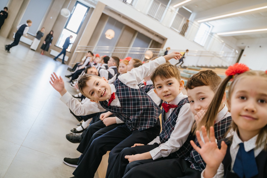 С Днём знаний! Сегодня по всей стране прозвенели первые звонки, открыли двери вузы и колледжи