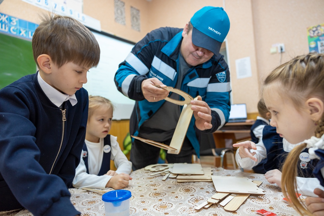 С Днём знаний! Сегодня по всей стране прозвенели первые звонки, открыли двери вузы и колледжи