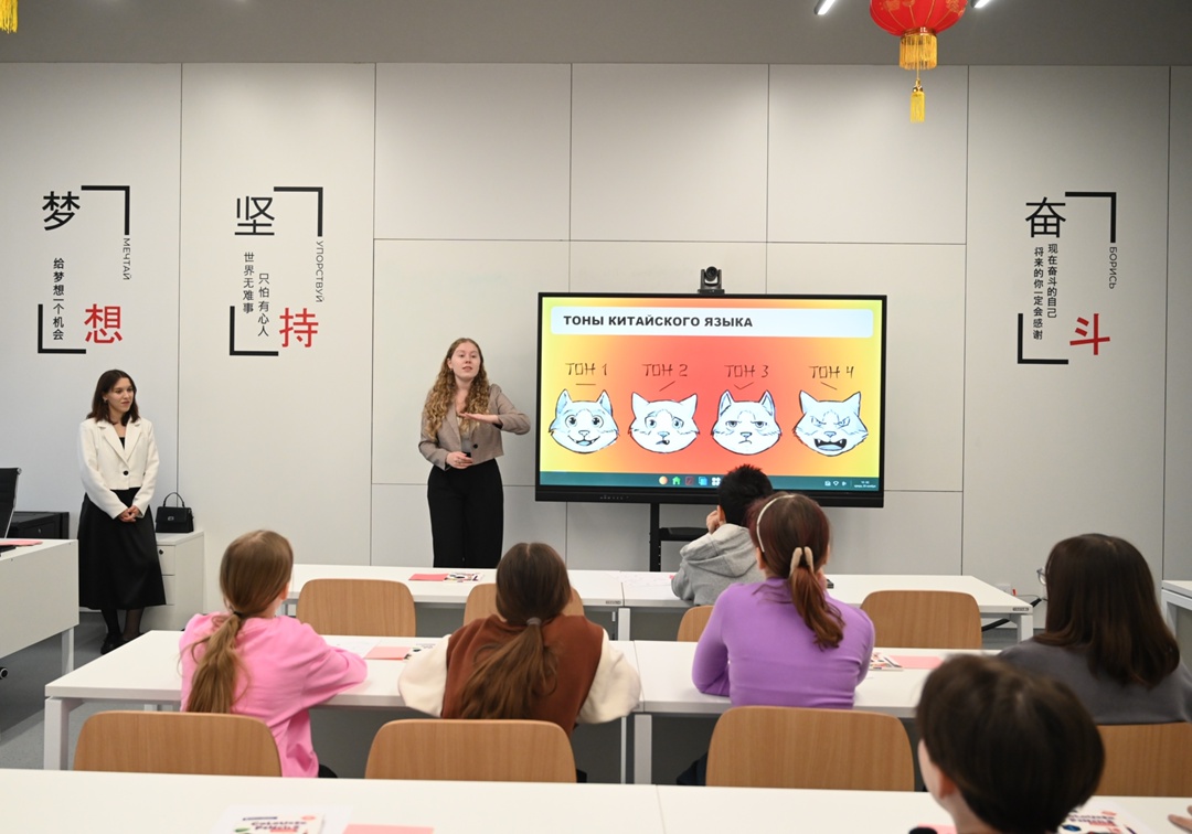 С Днём знаний! Сегодня по всей стране прозвенели первые звонки, открыли двери вузы и колледжи