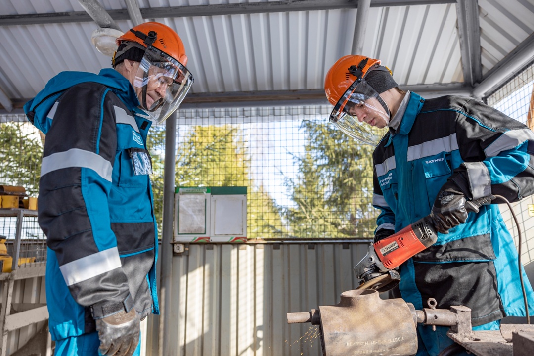 С Днём знаний! Сегодня по всей стране прозвенели первые звонки, открыли двери вузы и колледжи