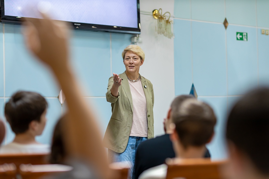 С Днём знаний! Сегодня по всей стране прозвенели первые звонки, открыли двери вузы и колледжи