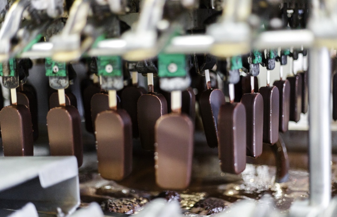 «Абрау-Дюрсо» совместно с ГК «Ренна» («Коровка из Кореновки») займется производством мороженого — эскимо в бельгийском шоколаде со вкусом игристого вина.…