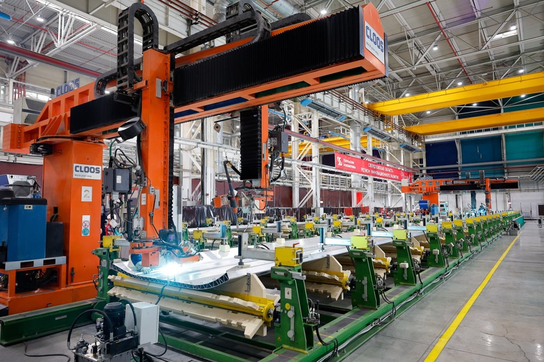 На заводе «Уральские локомотивы» в Верхней Пышме начали сварку первого кузова высокоскоростного поезда для ВСМ Москва – Санкт-Петербург.