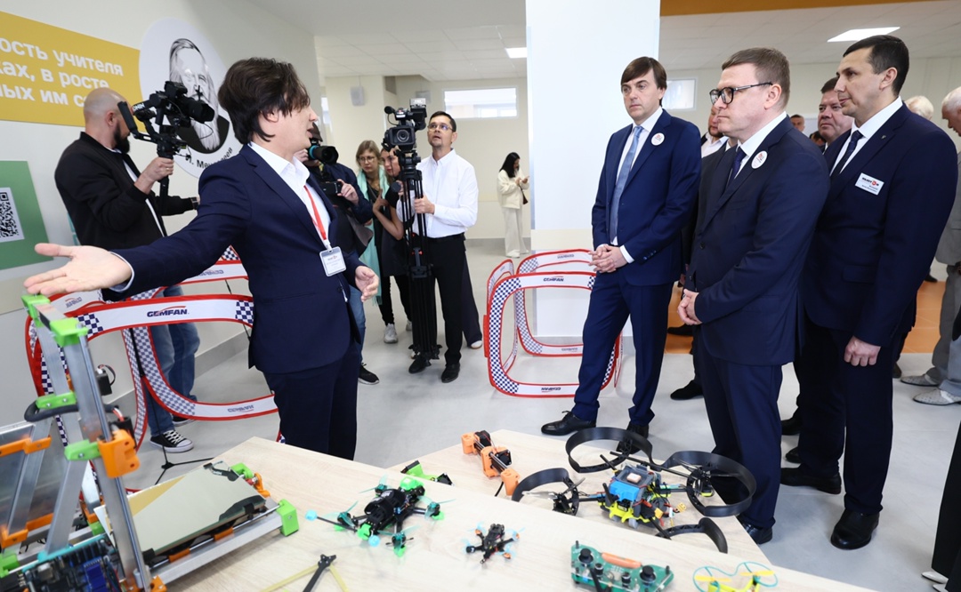 Сергей Кравцов ознакомился с работой образовательного центра «Ньютон» в Челябинске.