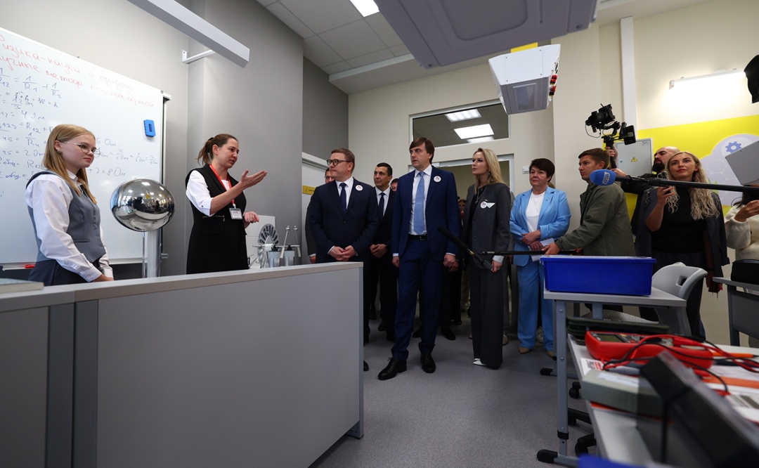 Сергей Кравцов ознакомился с работой образовательного центра «Ньютон» в Челябинске.