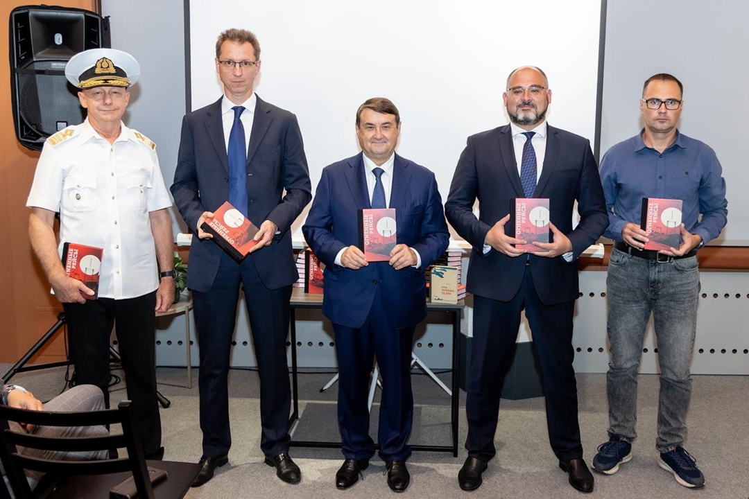 Память, которую нельзя забыть Сегодня генеральный директор FESCO Пётр Иванов принял участие в торжественном открытии выставки «Огненные рейсы», приуроченную к…