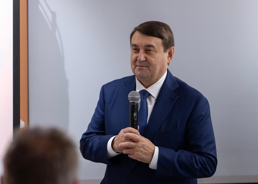 Память, которую нельзя забыть Сегодня генеральный директор FESCO Пётр Иванов принял участие в торжественном открытии выставки «Огненные рейсы», приуроченную к…