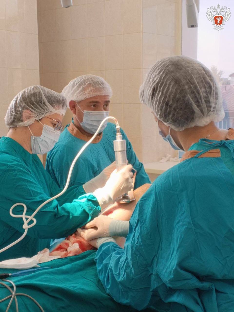 Тюменские врачи спасли парашютиста с глубокими ожогами после падения на высоковольтные провода