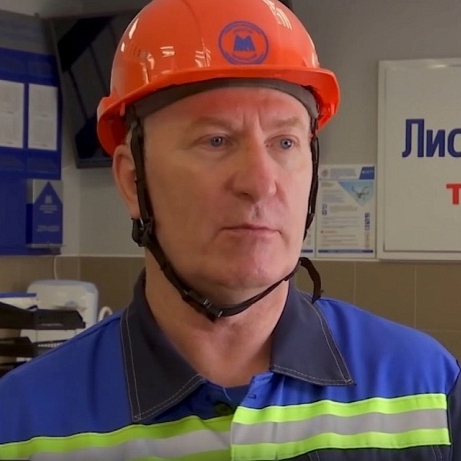 Команда ММК: Сергей Сергеев 25 лет жизни он посвятил ММК.
Сегодня слесарь-ремонтник ЛПЦ-8 Сергей Сергеев признан одним из лучших сотрудников месяца.