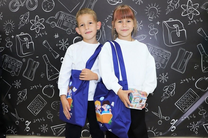 Пора в школу! Распадская поздравила первоклассников