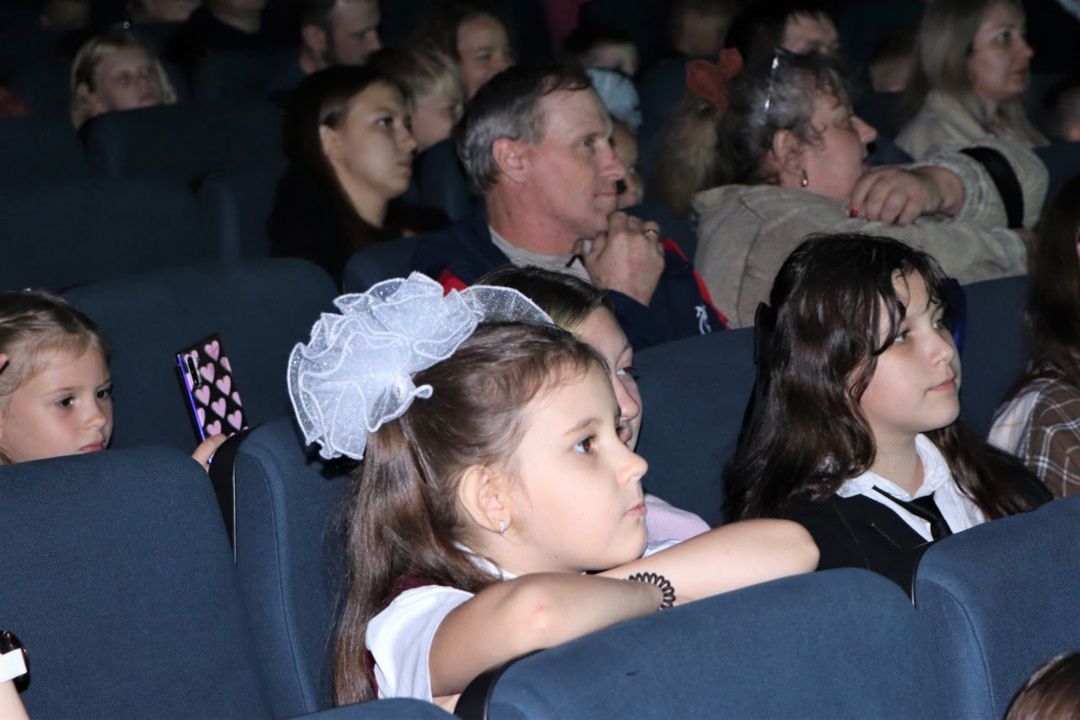 Пора в школу! Распадская поздравила первоклассников