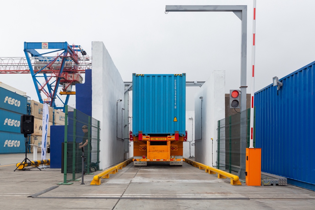 Запустили в ходе ВЭФ первый в России портальный стационарный инспекционно-досмотровый комплекс (СИДК) в морском пункте пропуска