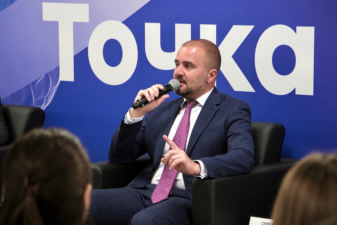 IT — это про людей и для людей Заместитель гендиректора по информационным технологиям FESCO Дмитрий Суровец выступил на сессии «Далекий IT» и рассказал о том,…