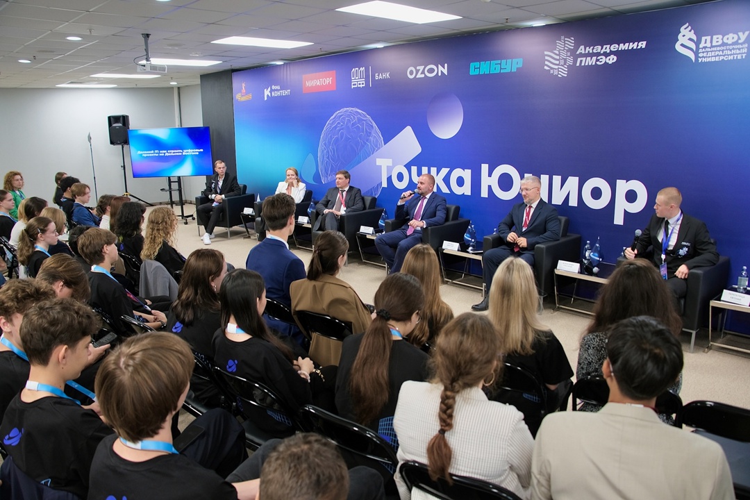 IT — это про людей и для людей Заместитель гендиректора по информационным технологиям FESCO Дмитрий Суровец выступил на сессии «Далекий IT» и рассказал о том,…